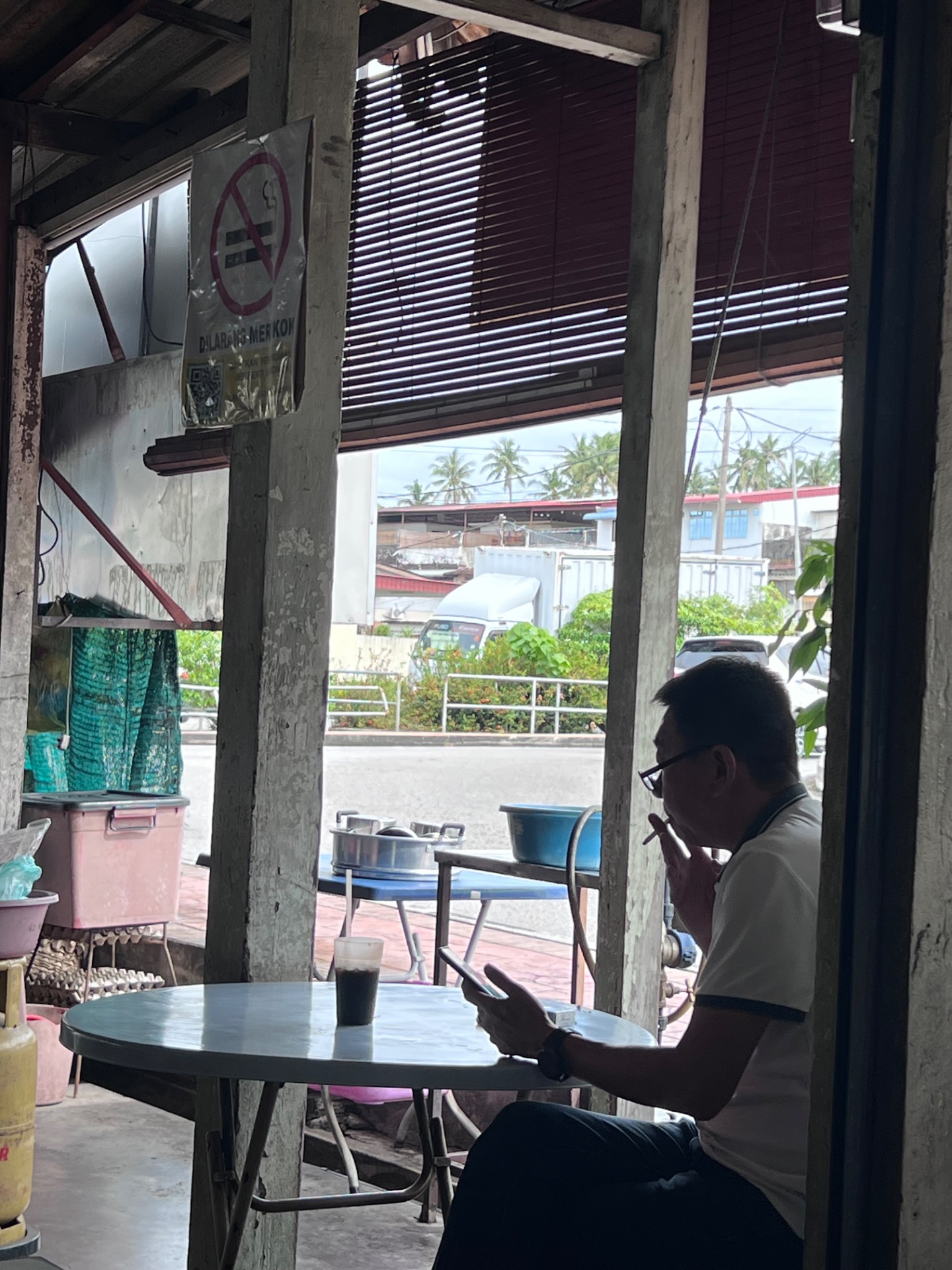 Merokok di kawasan larangan merokok